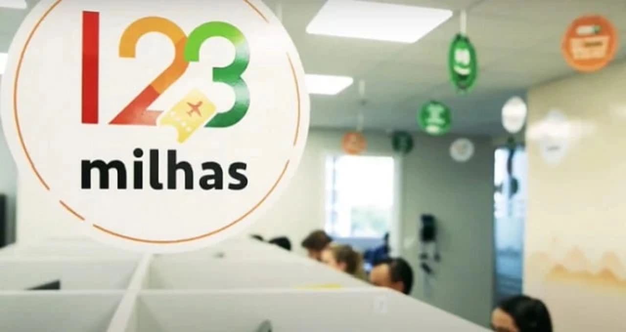 Adesivação do escritório da 123milhas (imagem 2 de 20).