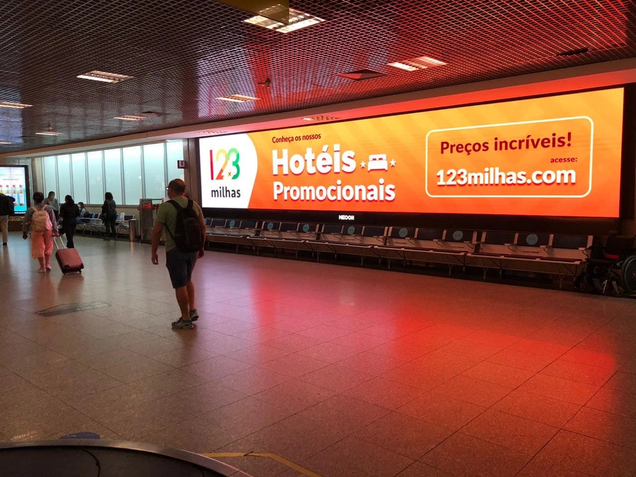 Mídia de aeroporto — placa de LED da 123milhas (imagem 16 de 20).
