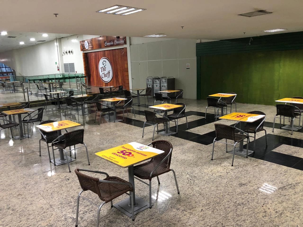 Mídia de aeroporto — mesas da 123milhas (imagem 8 de 20).